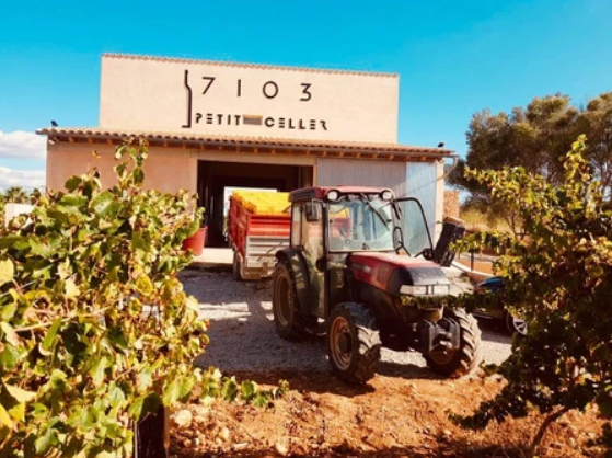 Image de celler 7103 amb tractor