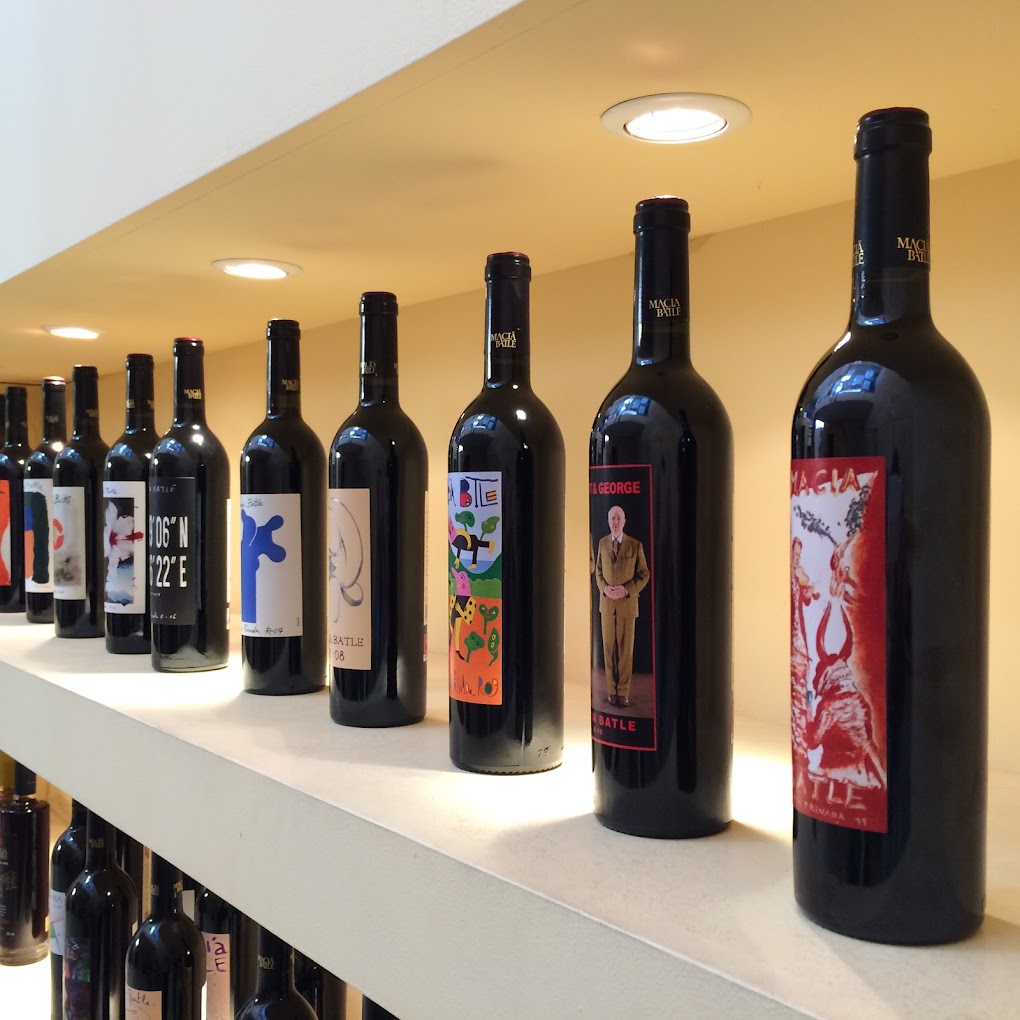 Image on the shelf with wines from Bodegues Macià Batle