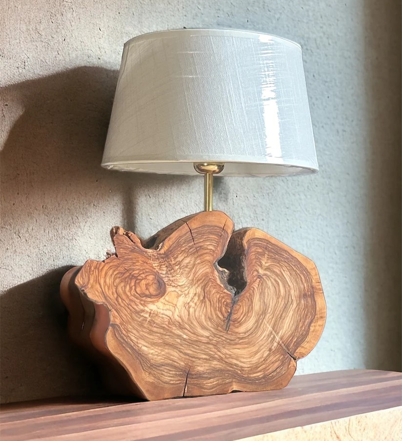 Image of Cuore Olivo Table Lamp by Cocó Wood Art