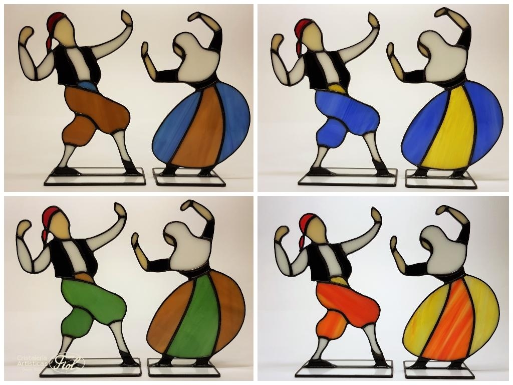 Tiffany figures of Mallorcan farmers dancing.