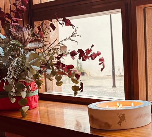 Candle with Background Flowers Type 7 Isla Candela Candle Studio