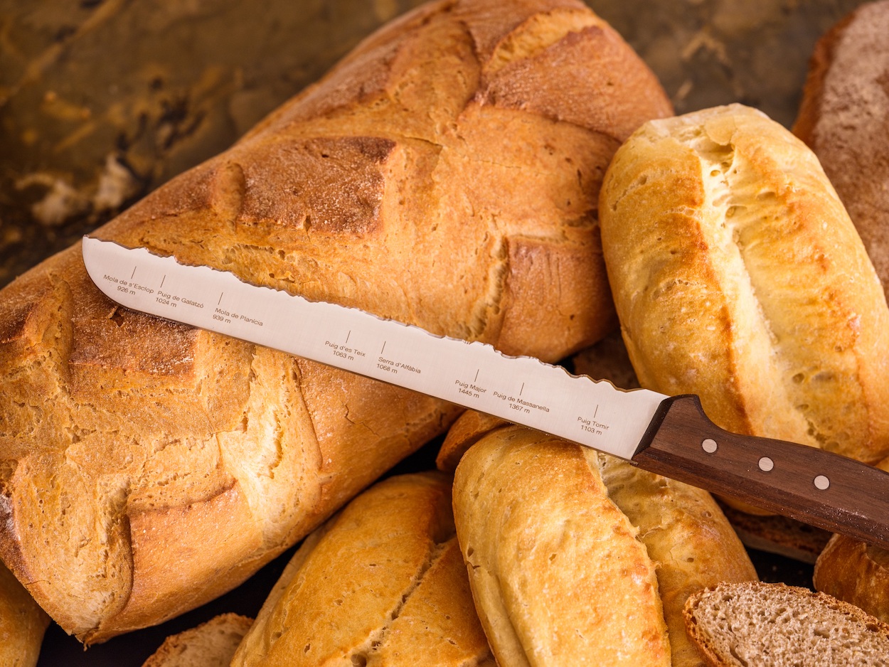 Bread with knife by SERRA PanoramaKnife